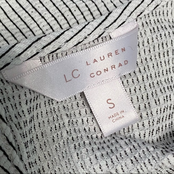 LC Lauren Conrad Bell 3/4 Sleeve Keyhole Back Top - Picture 4 of 9